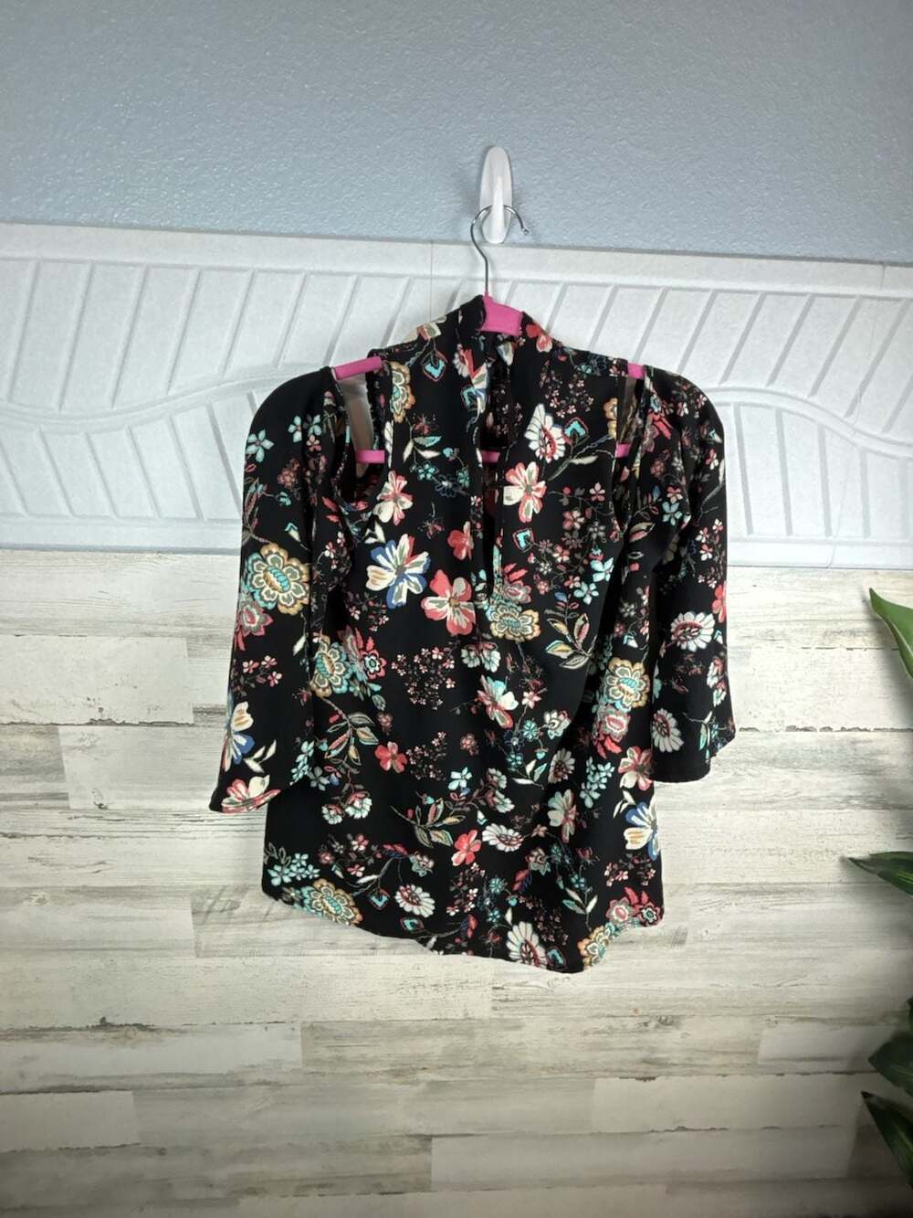 Peppermint USA Floral Print Cold Shoulder Blouse Size Large